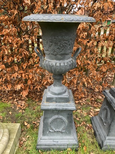 Große gusseisen amphore - amphore, auf